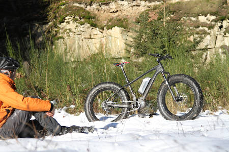 E-Lom-Fatbike im Schnee